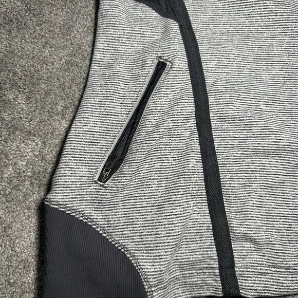 Lululemon Run Inspire 1/2 Half Zip Womens Size 6 Gray Black Striped Athleisure - Picture 12 of 16